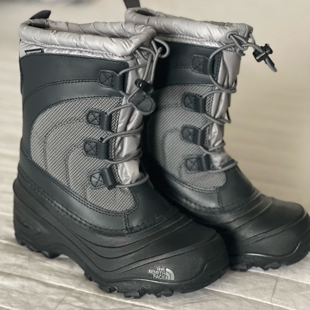 The North Face Youth Alpenglow IV Boot